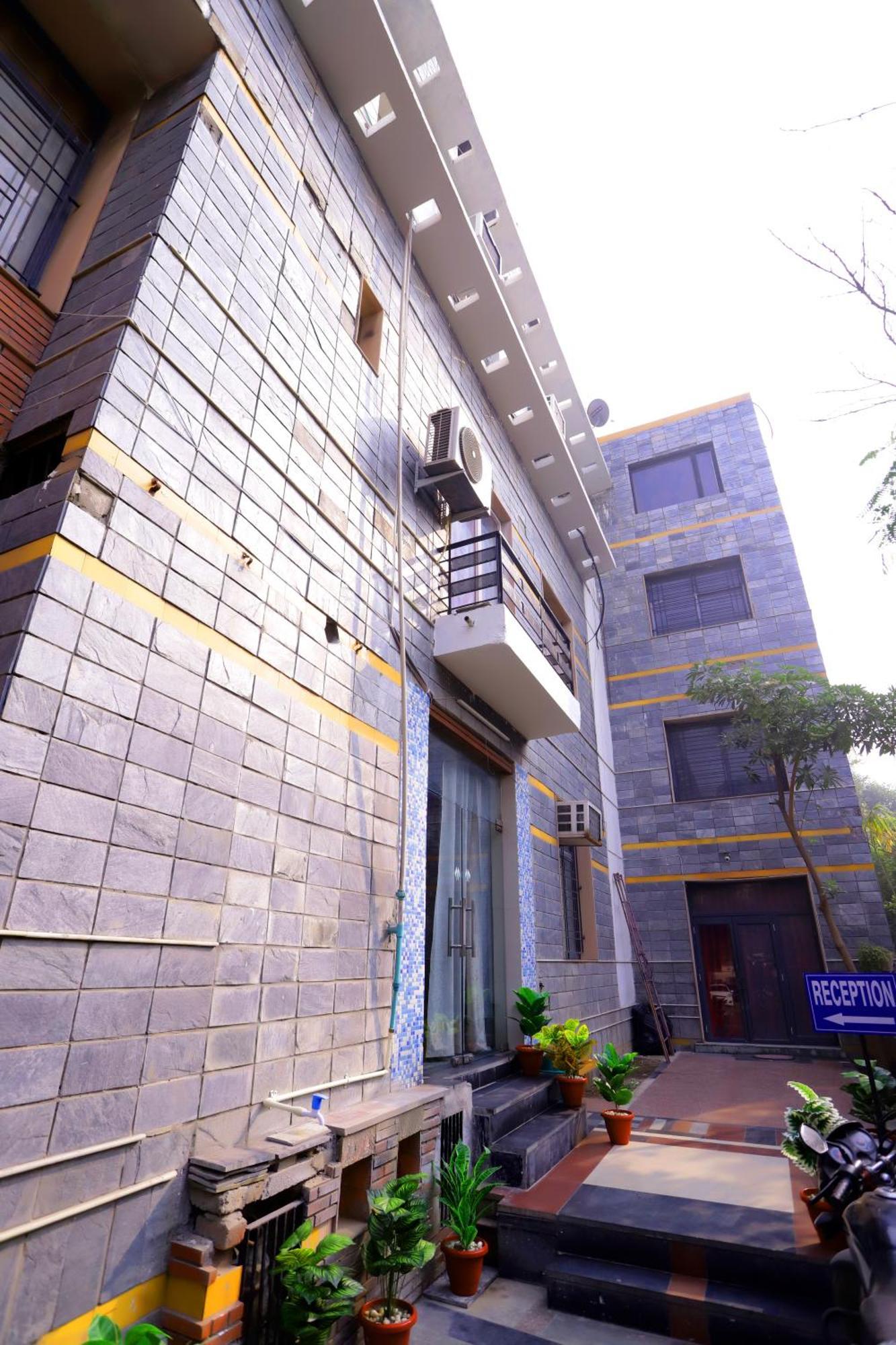 Hotel Warm Welcome - Noida Sector 51 Εξωτερικό φωτογραφία