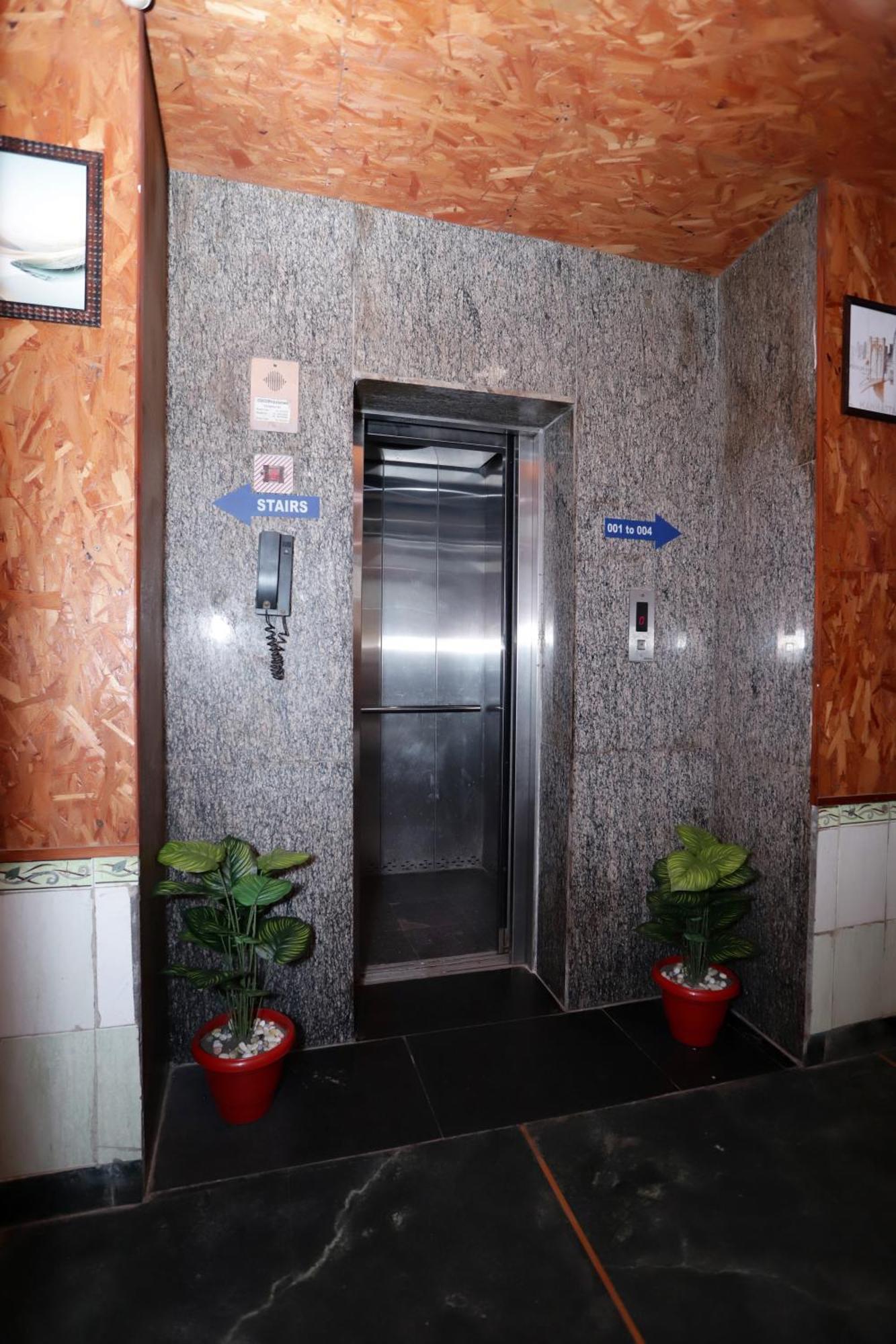 Hotel Warm Welcome - Noida Sector 51 Εξωτερικό φωτογραφία