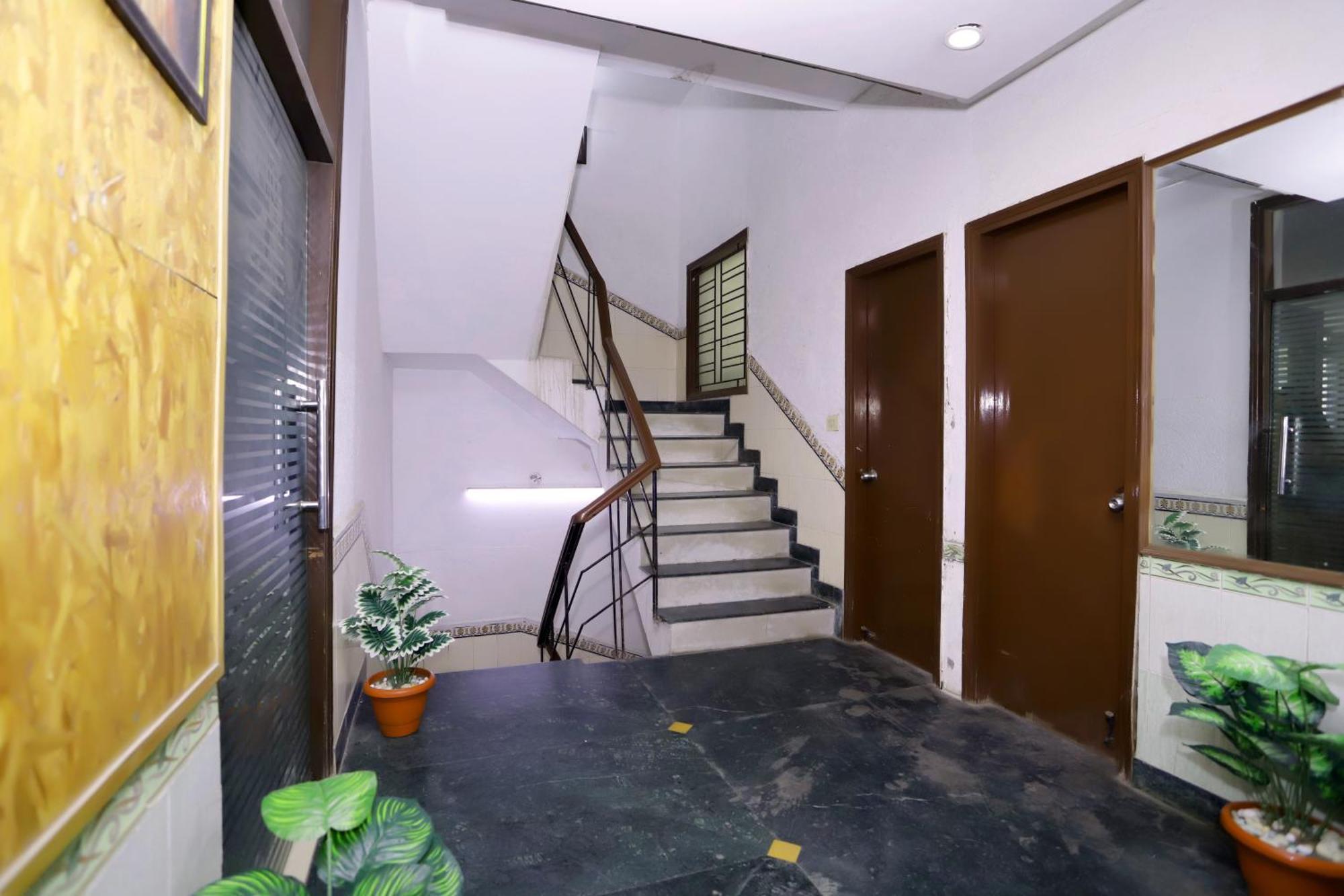 Hotel Warm Welcome - Noida Sector 51 Εξωτερικό φωτογραφία